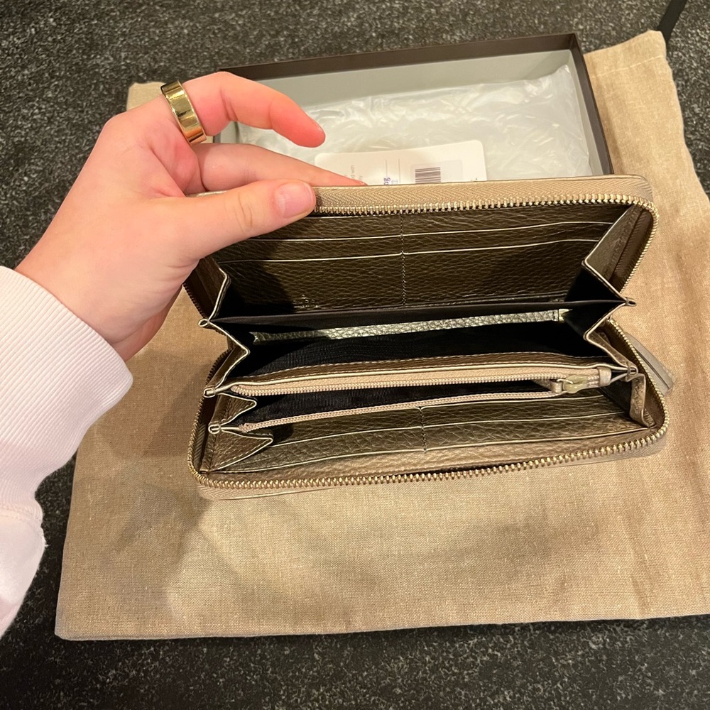 Gucci Gold Leather Wallet - Picture 4 of 6